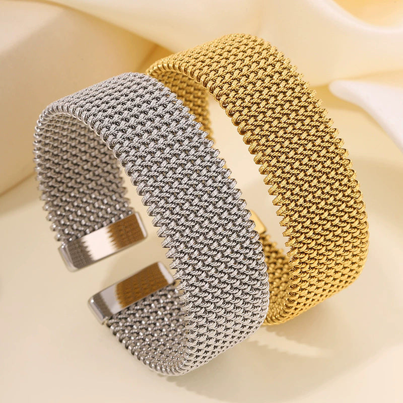 Ladies' textured embossed titanium steel bracelet, plated with 18K gold