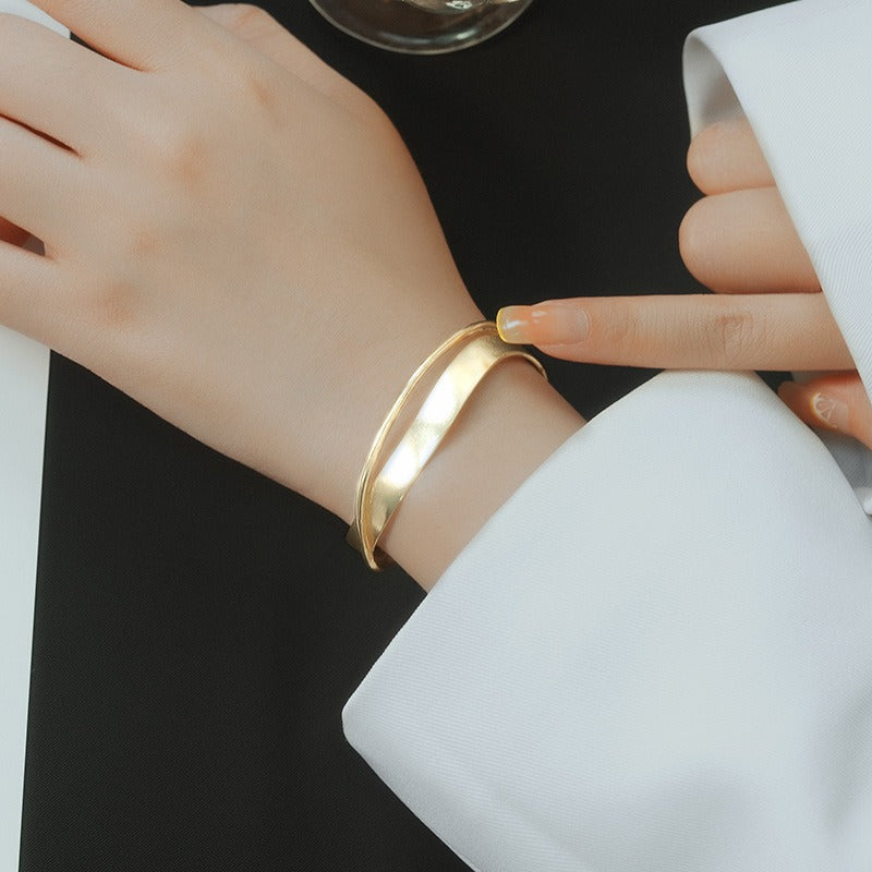 Möbius strip bracelet, women's bracelet, high-end fashion and personalized hand jewelry