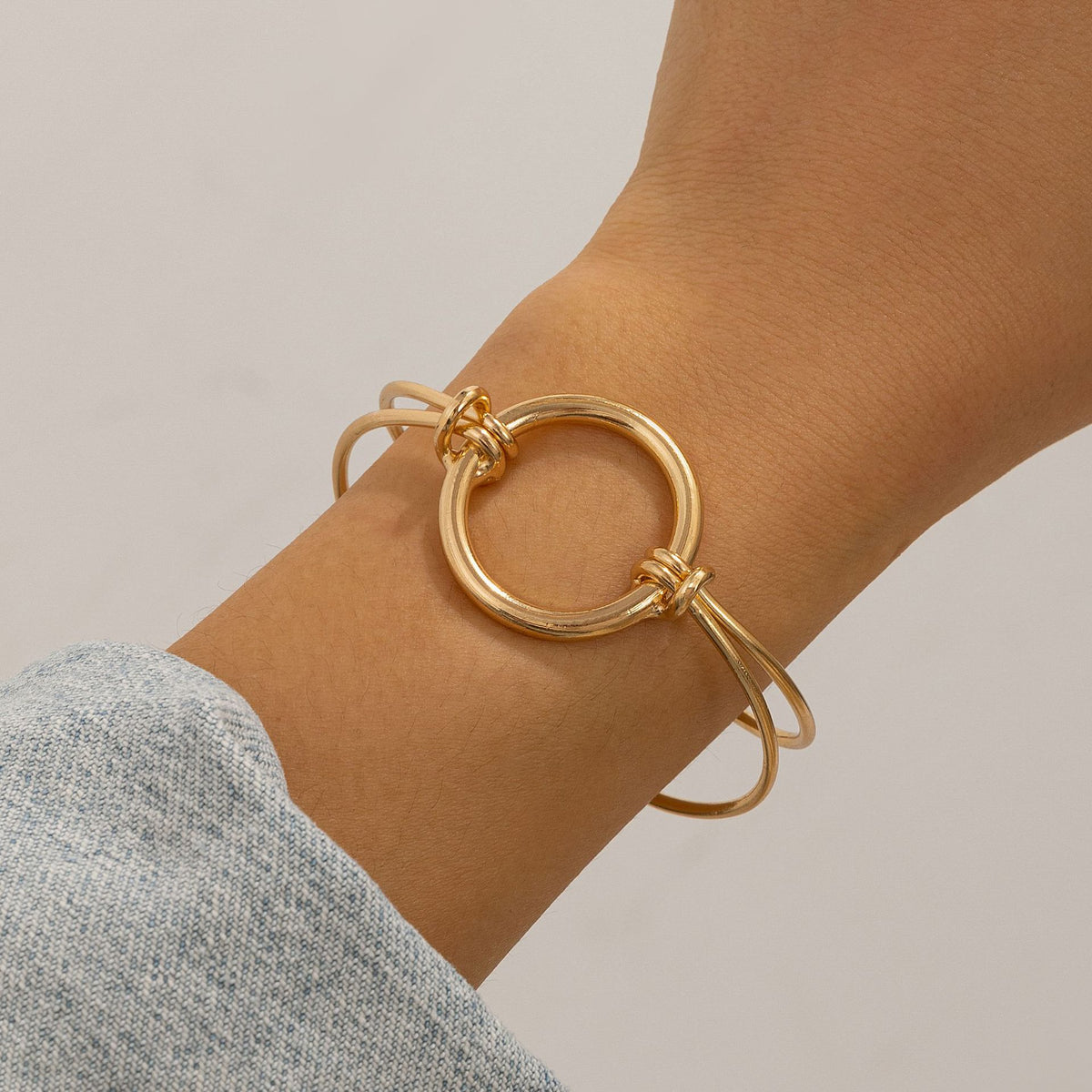 Double layered hollow knot opening bracelet for women's fashionable commuting style and flat line handmade accessories