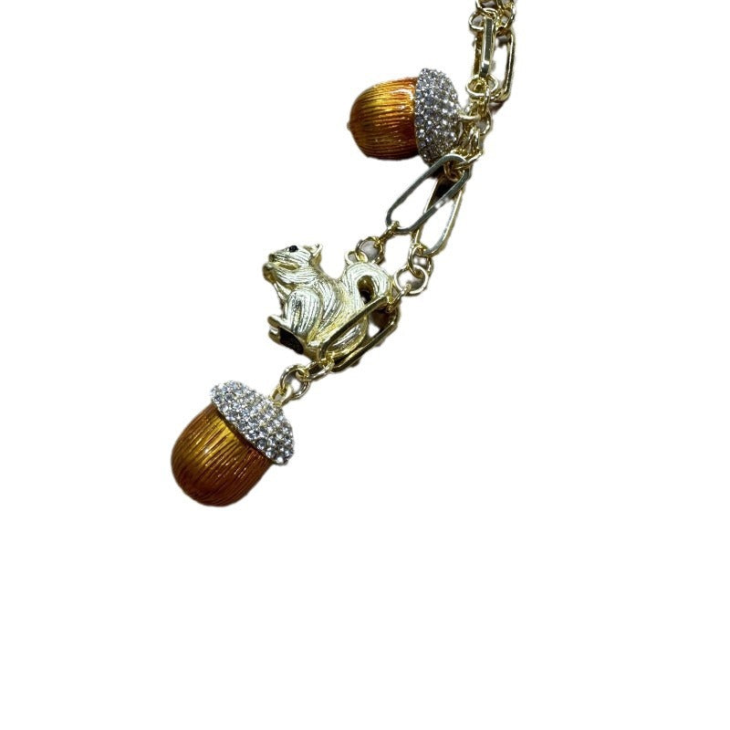 Collier Sautoir Écureuil Pomme de Pin Rétro | Boutique84