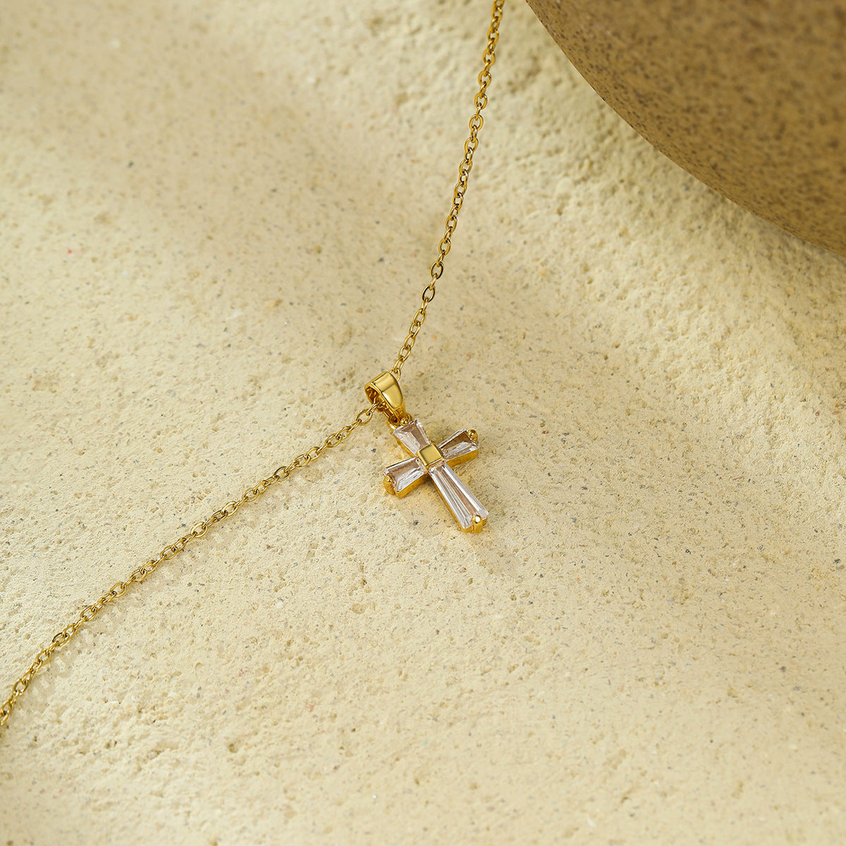 Collier Croix Zircon Plaqué Or 18K Acier Inoxydable | Boutique84