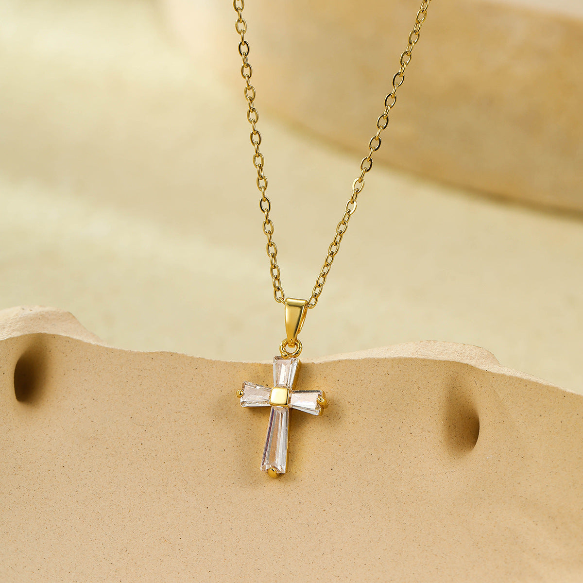 Collier Croix Zircon Plaqué Or 18K Acier Inoxydable | Boutique84