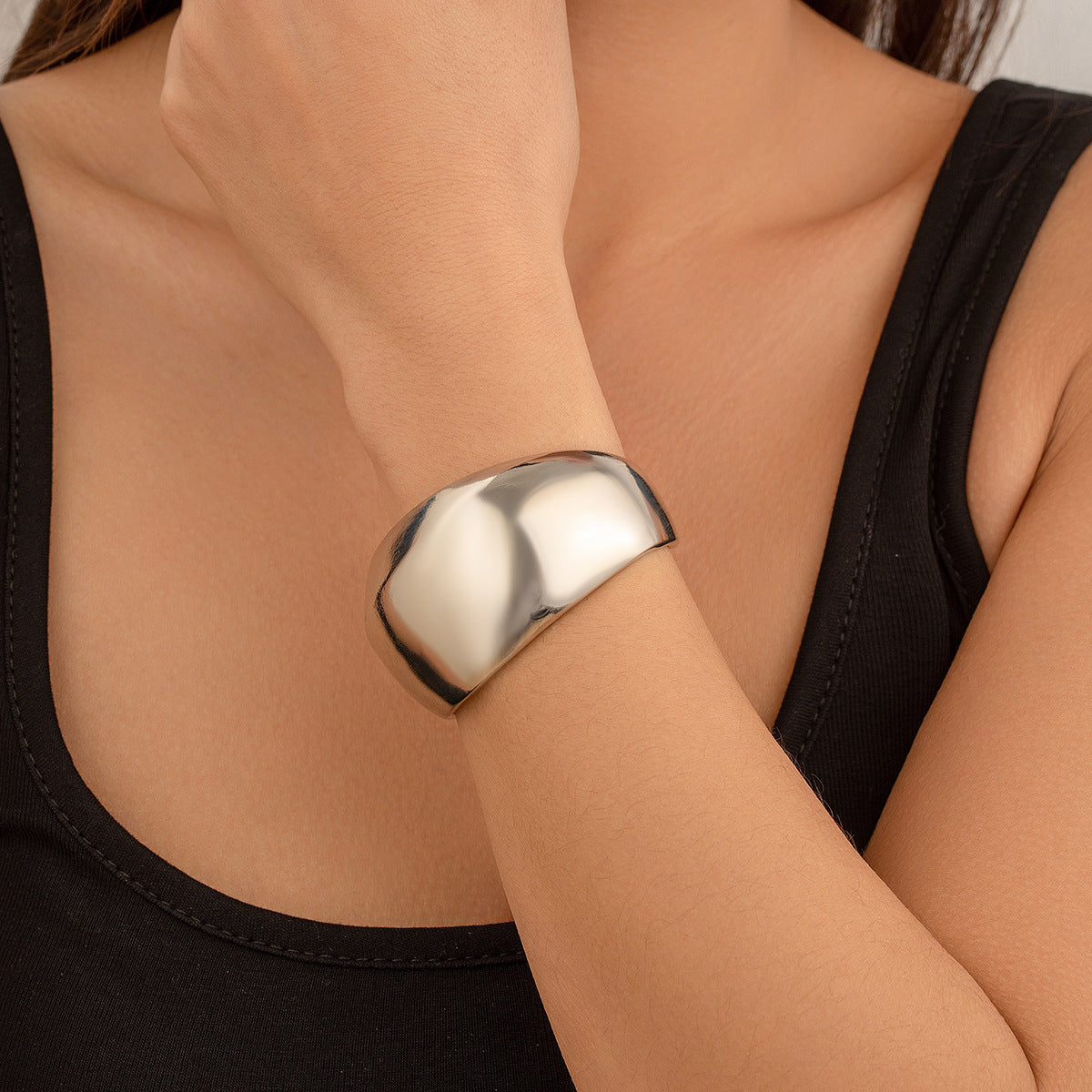 Design inspired metal snake stripe wide bracelet, fashionable and niche texture, circular opening bracelet for women