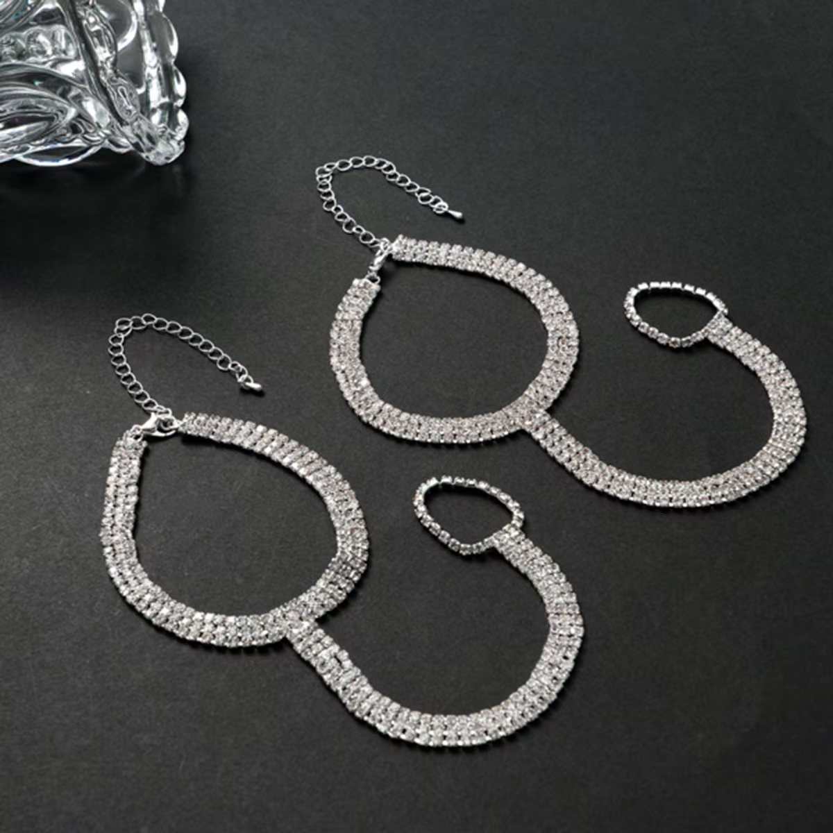 Beach women's foot accessories with rhinestones and finger chains