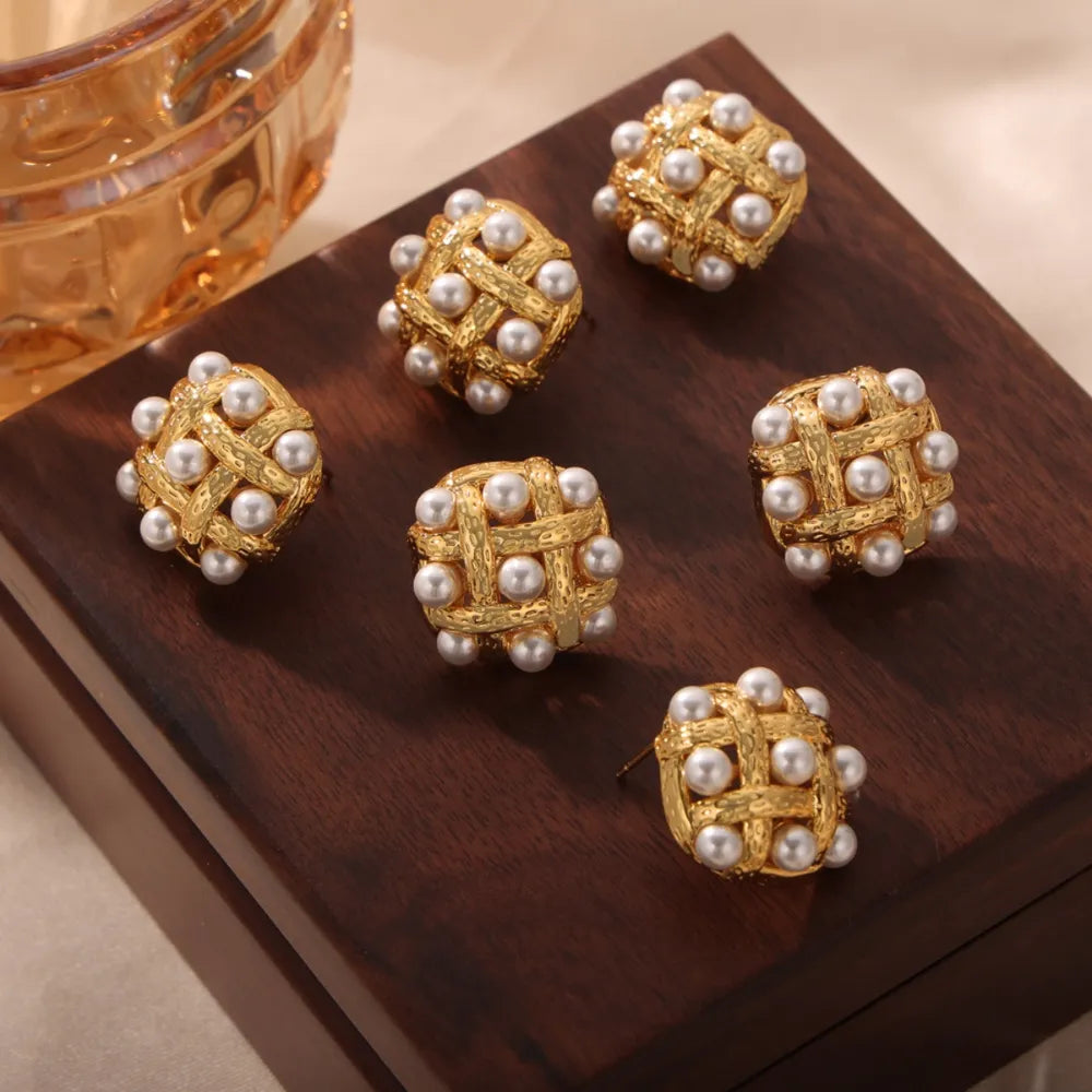 Boucles d'Oreilles Puces Perle Nacre Dorées | Boutique84