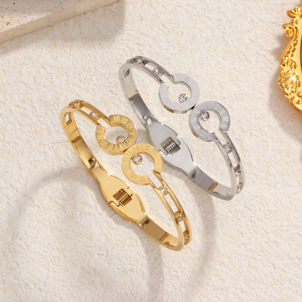 Rust Steel Bracelet European and American Light Luxury Plating Non fading Roman Digital Hollow Diamond Bracelet