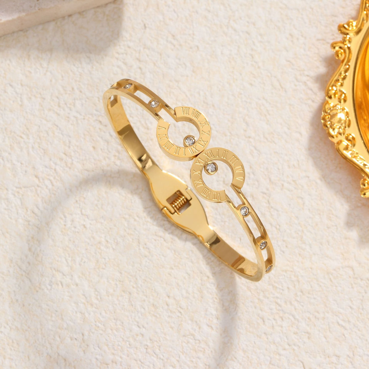 Rust Steel Bracelet European and American Light Luxury Plating Non fading Roman Digital Hollow Diamond Bracelet