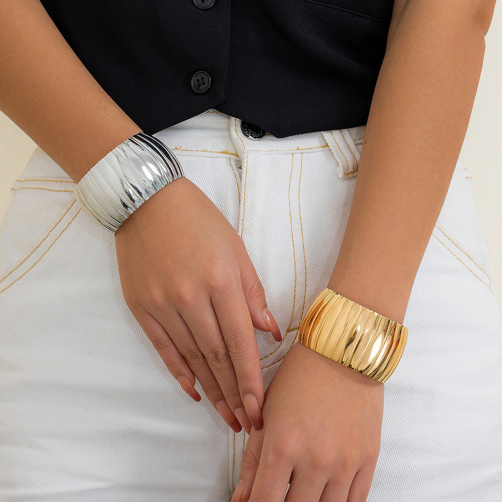 Design inspired metal snake stripe wide bracelet, fashionable and niche texture, circular opening bracelet for women