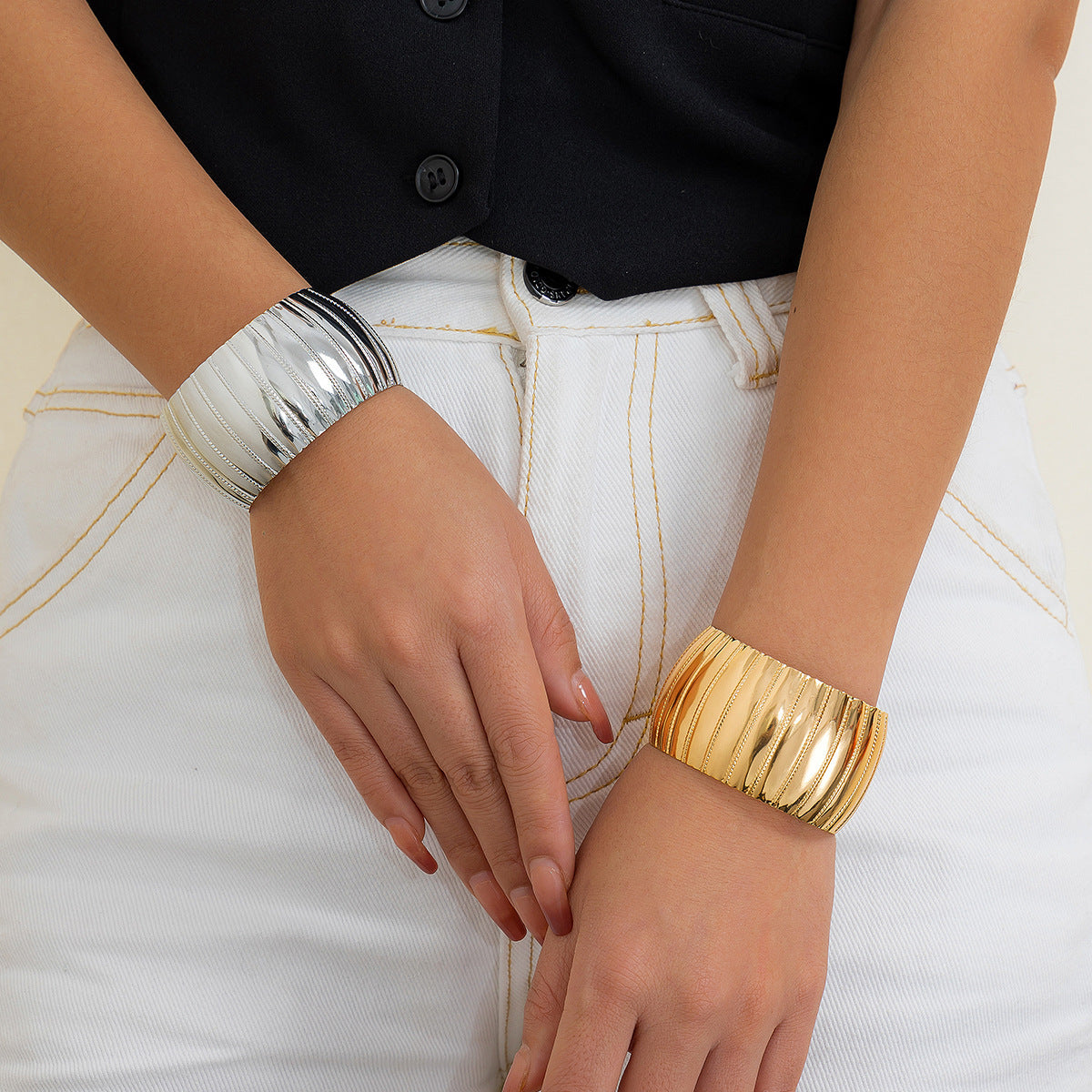Design inspired metal snake stripe wide bracelet, fashionable and niche texture, circular opening bracelet for women