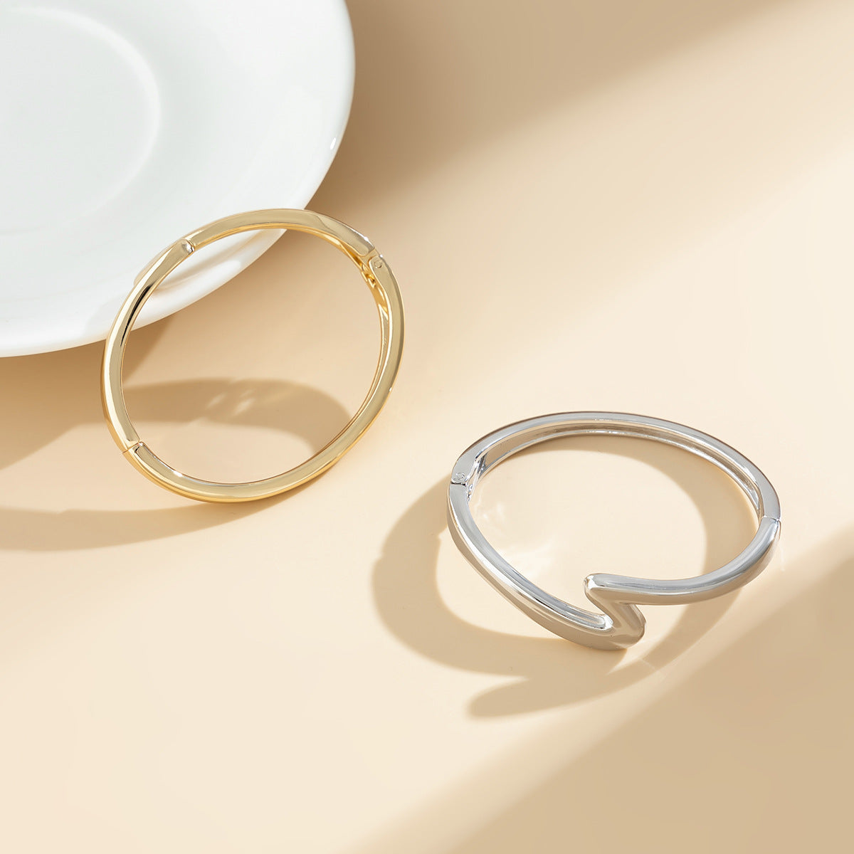 Small niche luxury high-end curved Z-shaped bracelet Bracelet irregular bracelet